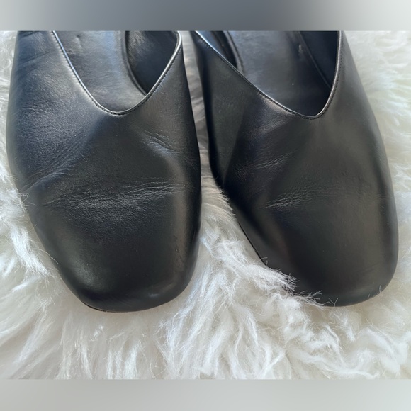 Vince Shoes V-Cut Black Leather Slip-On Mules Size: 6 - Picture 5 of 12